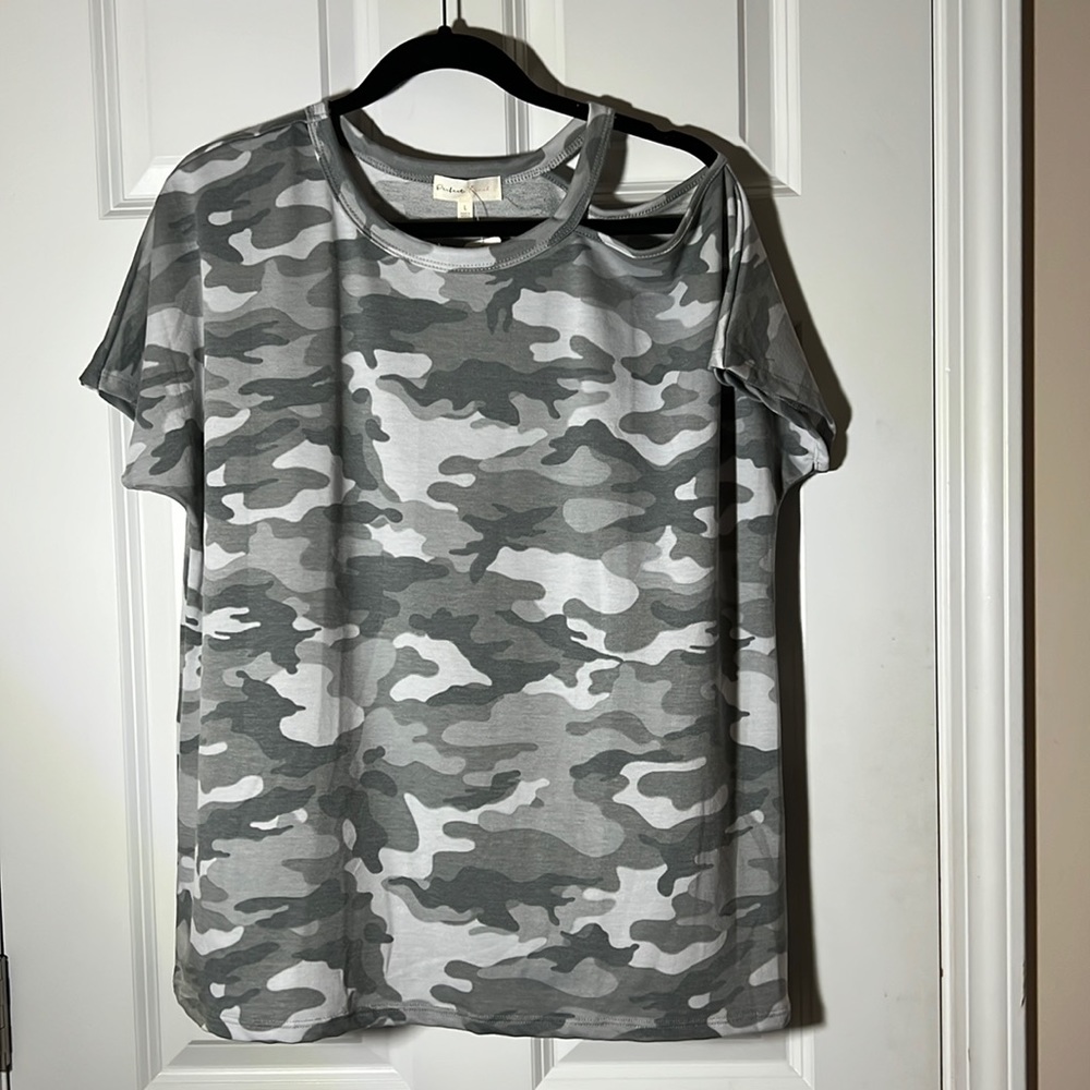 Perfect Peach Open Shoulder T. Size L.